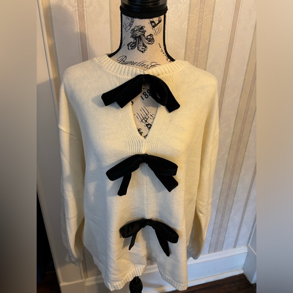 Eloquii Sweaters - Bow sweater